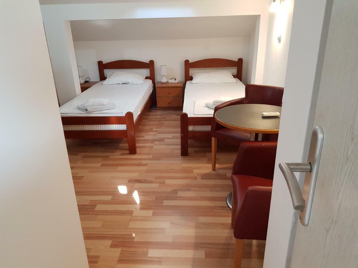 Emi Lägenhet Budva Exteriör bild