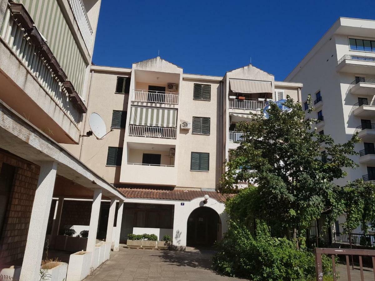 Emi Lägenhet Budva Exteriör bild