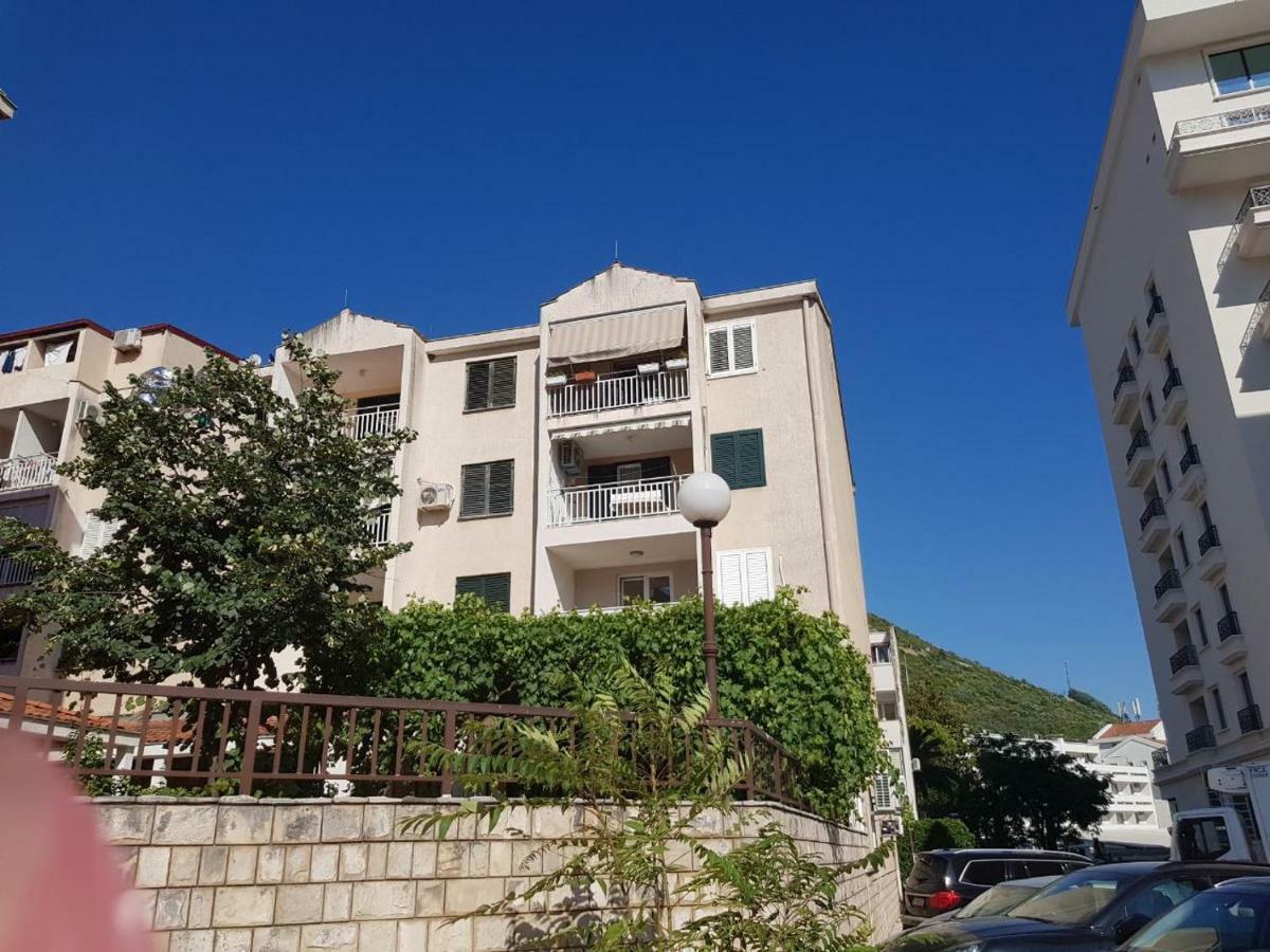 Emi Lägenhet Budva Exteriör bild